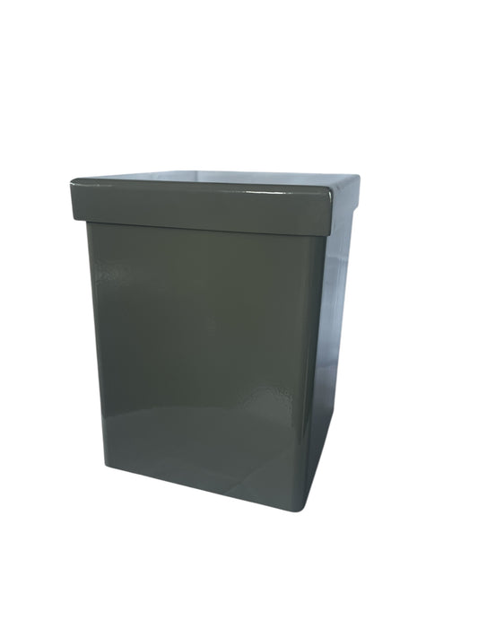 5x5x8 Urn